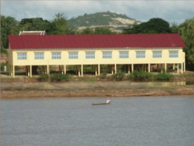 タンスレイ村 タンクランコミュン小学校 校舎