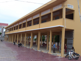 サムダッチ、ヘーンサムリン、アンローン チューレイ中学校&職業訓練学校 2校舎